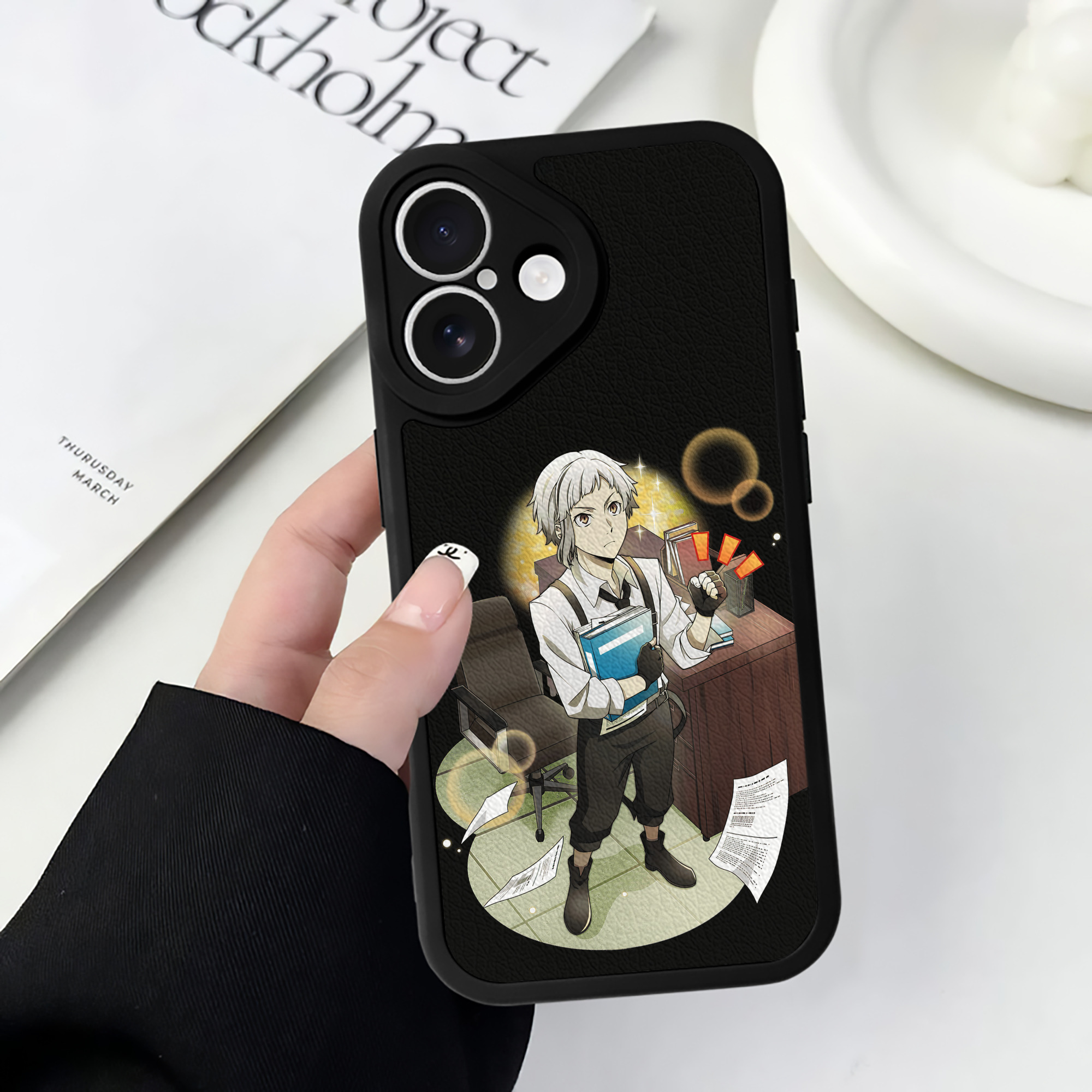 （画像用） 文豪ストレイドッグス Bungo Stray Dogs 【iPhone 16シリーズ対応】シリコンスマホケース（レザー調） 材質：シリコン